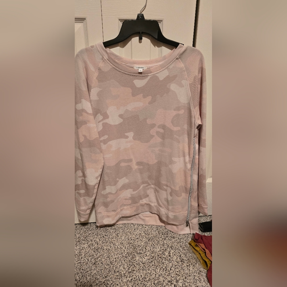 Size small Stella & Dot camo sweatshirt